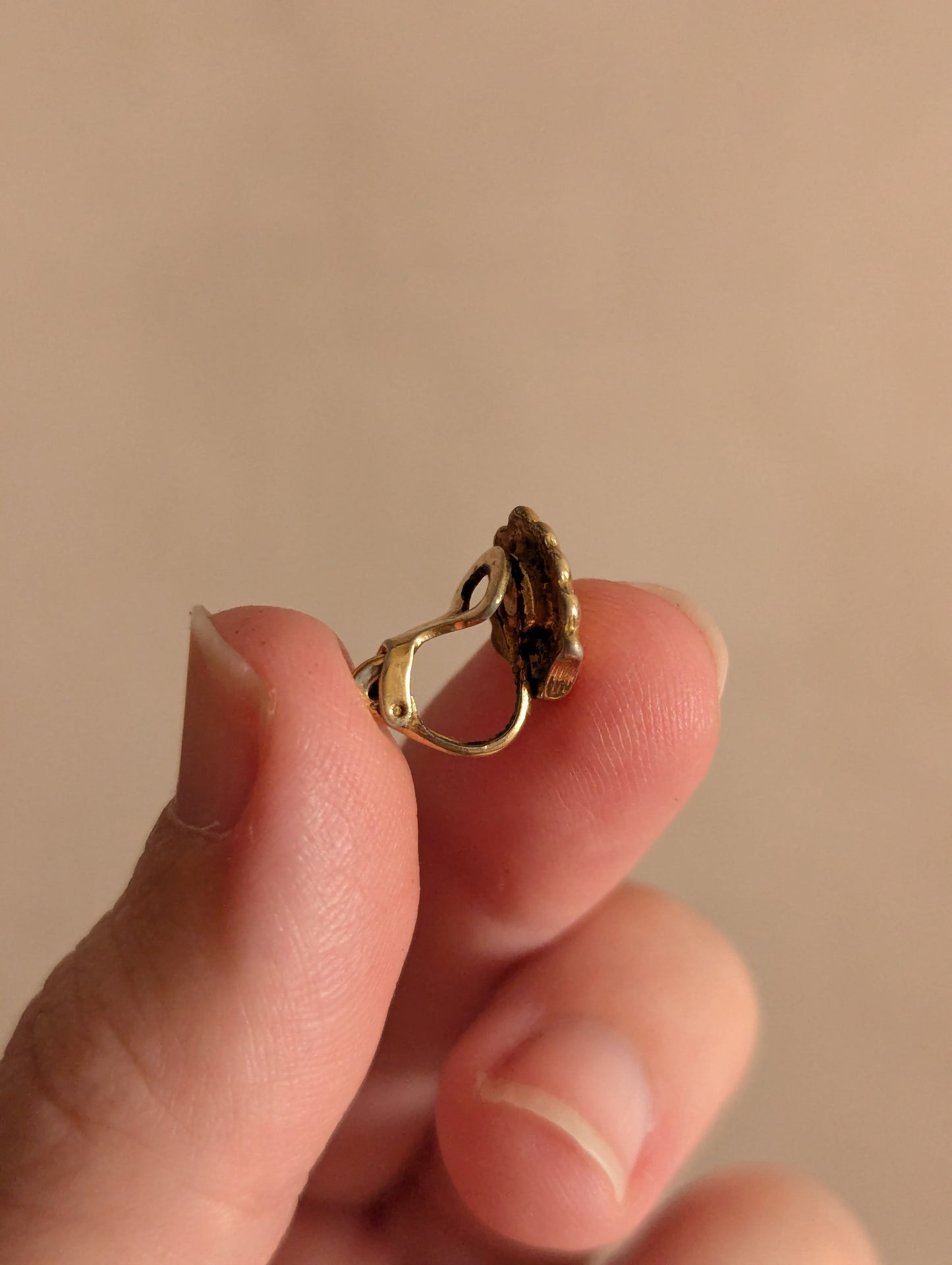 Dainty Gold Tone Shell Clip On Earrings