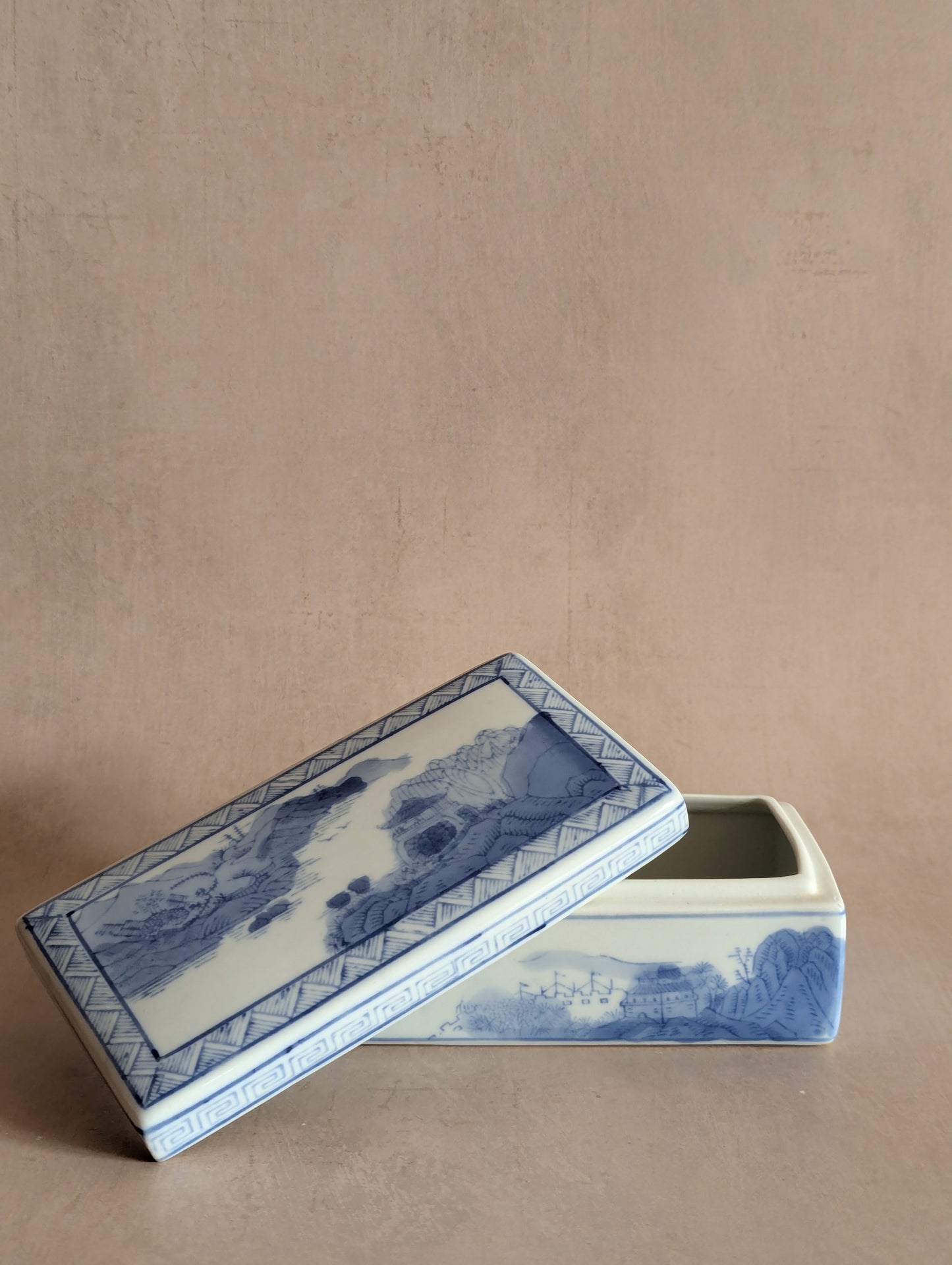 Chinese Porcelain Blue & White Lidded Trinket Box