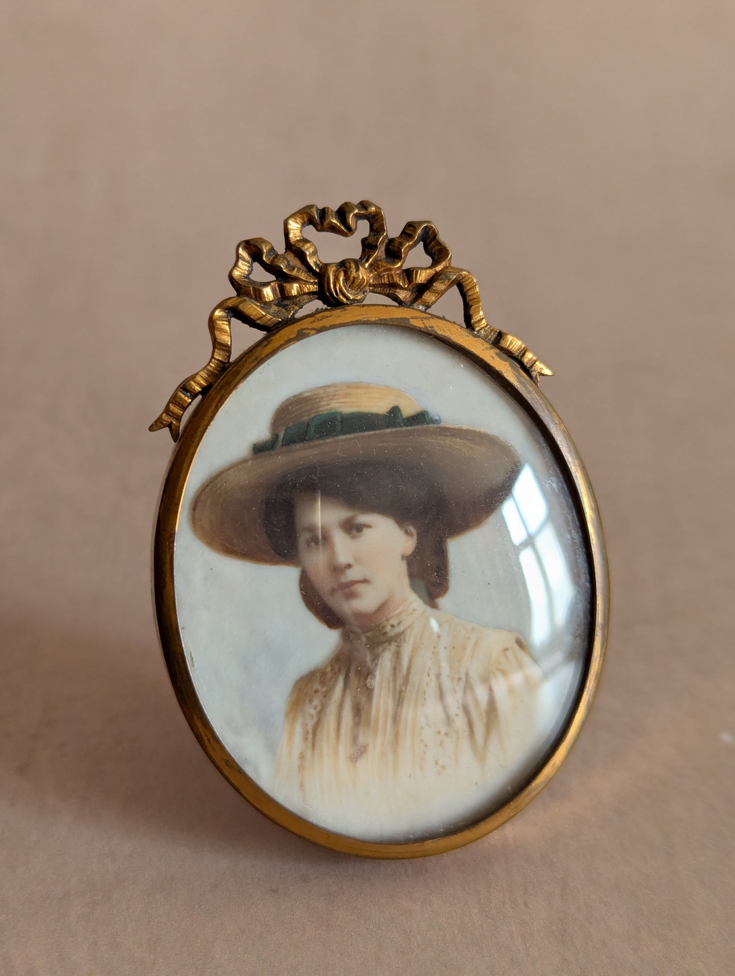 Miniature Brass Plated Bow Keepsake Photo Frame
