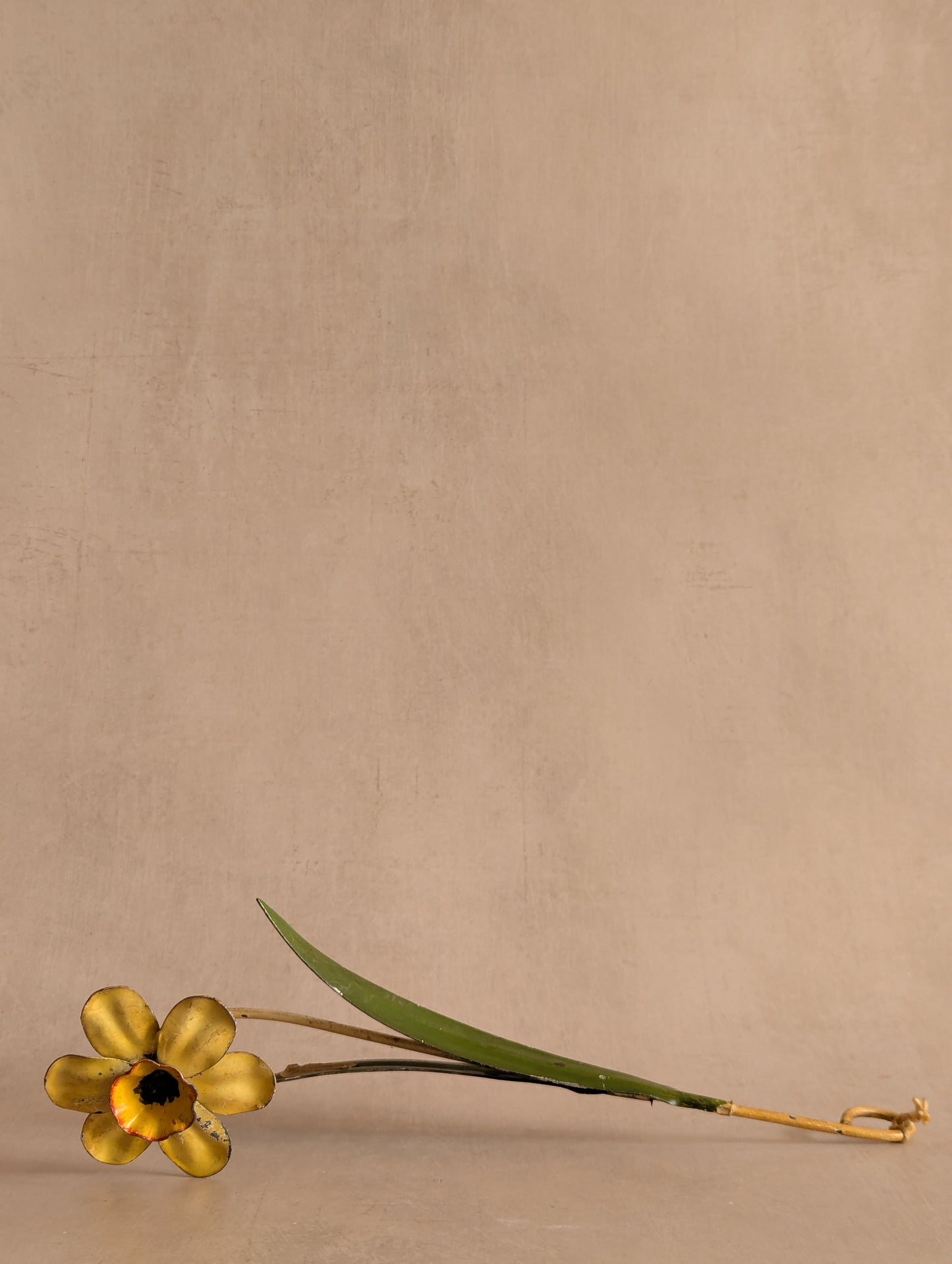 Italian Toleware Daisy Flower Large Candle Snuffer