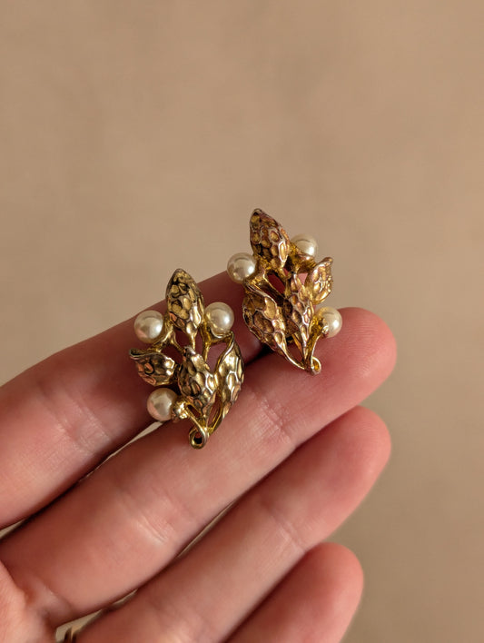 Vintage Emily Gold Tone Seed Pearl Clip On Earrings