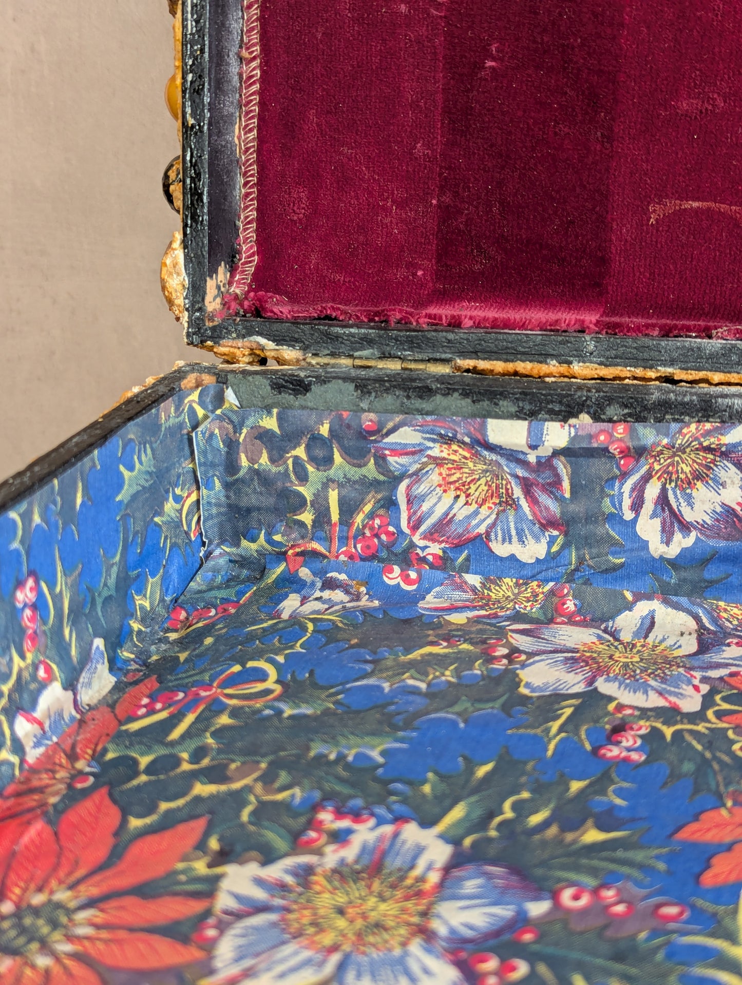 Large Victorian Shell Encrusted Storage Box