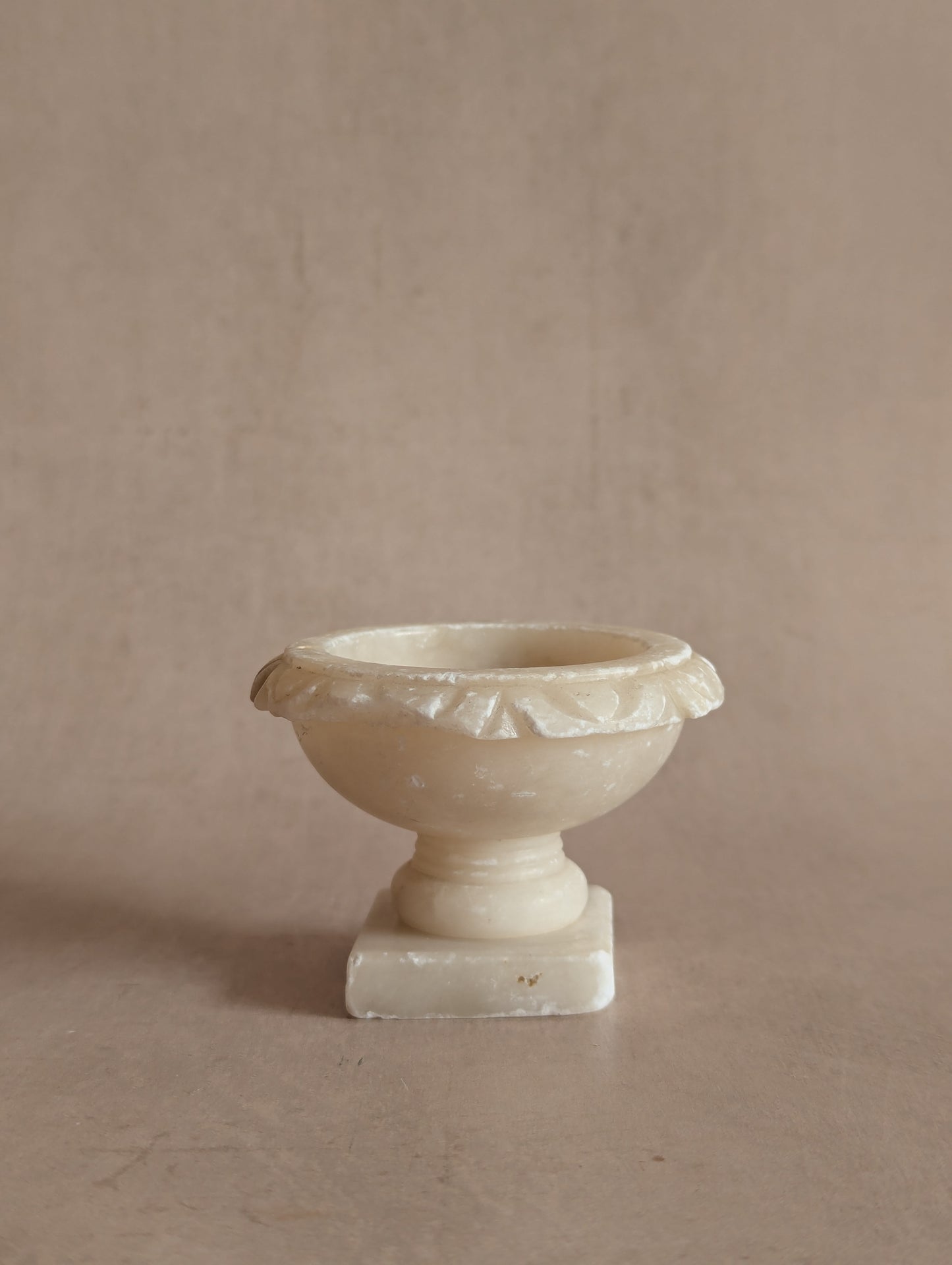 White Italian 19th Century Alabaster Tazza Urn