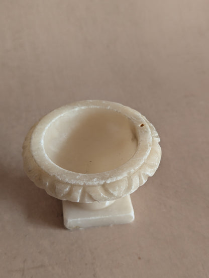 White Italian 19th Century Alabaster Tazza Urn