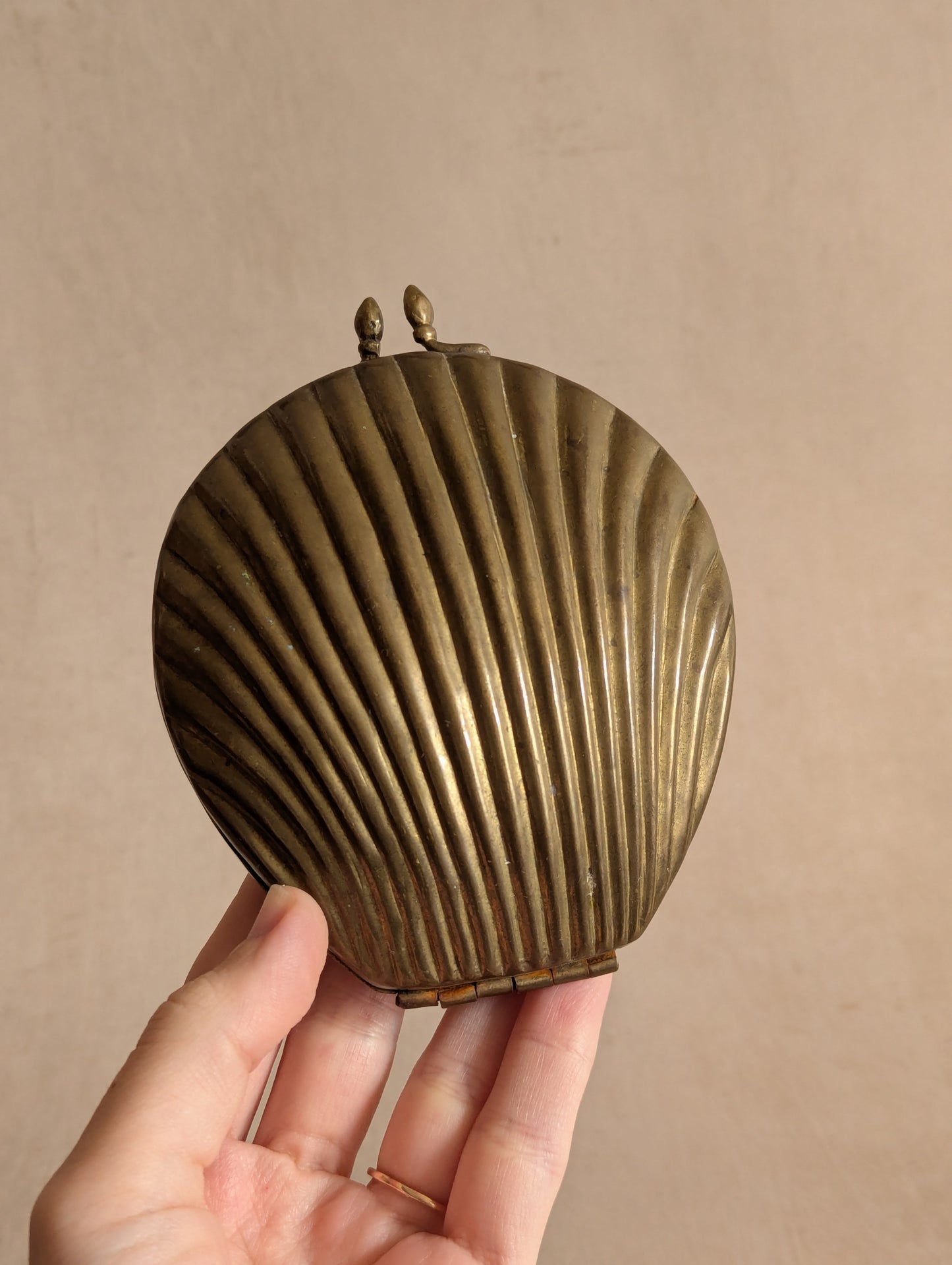 Brass Clamshell Kiss Lock Minaudiere Purse