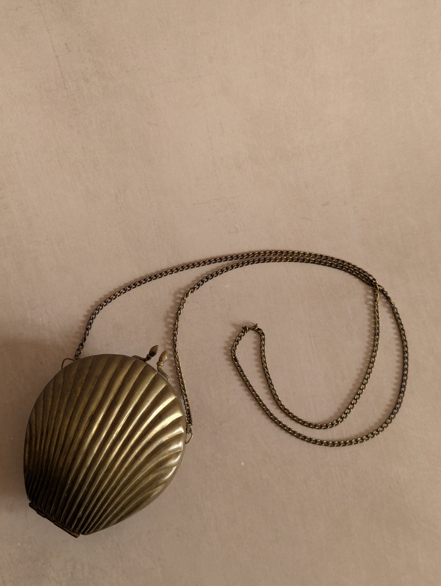 Brass Clamshell Kiss Lock Minaudiere Purse