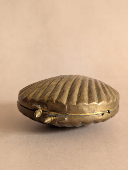 Brass Clamshell Kiss Lock Minaudiere Purse